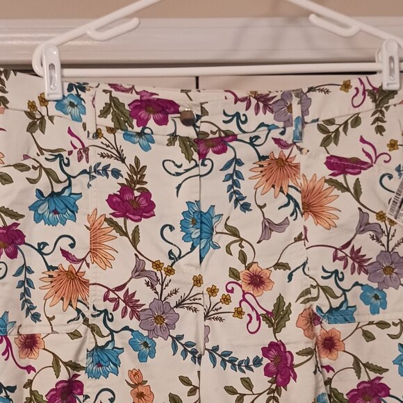 #269 3/$18 - Chicos White/Pink Capris Size 3 - Picture 7 of 11